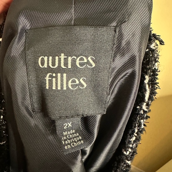 Autres Filles Women's Black Tweed Jacket with beautiful pearl buttons - Picture 10 of 11